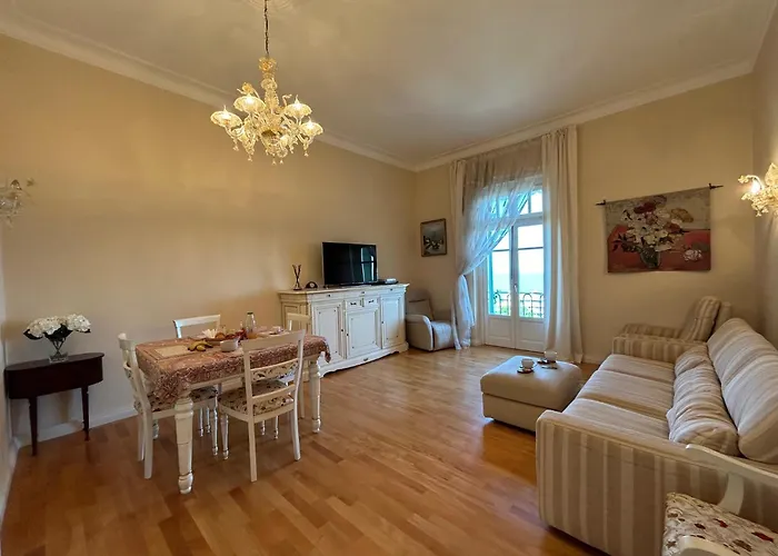 Vaste 2 Pieces Raffine Vue Mer Menton Centre